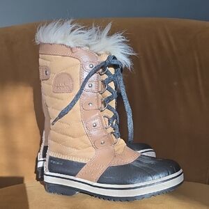 Sorel Kids Boots in Tan and Black